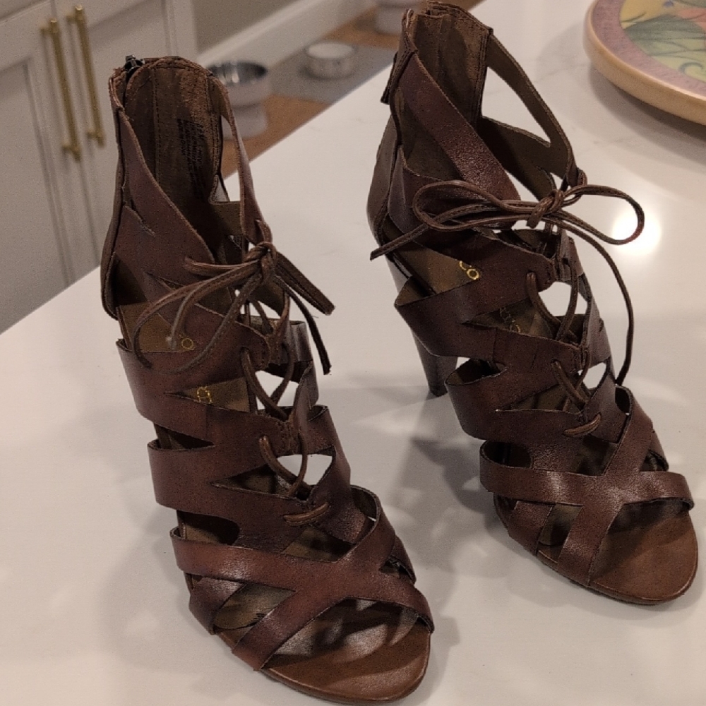 Franco Sarto Women's Gladiator Style Brown Shoes. Size 8.5 - Picture 2 of 14